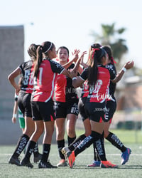 celebran gol, Ashleen Carrillo, Valeria González