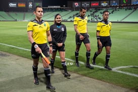 árbitros del Santos Pumas femenil @tar.mx