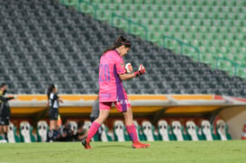 celebra gol de tigres, Ofelia Solís @tar.mx