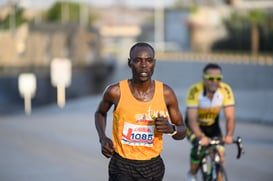 Geofry Kenisi, campeón 10K Chilchota @tar.mx