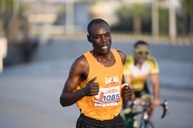 Geofry Kenisi, campeón 10K Chilchota @tar.mx