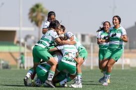 Celebran gol de Nadia @tar.mx