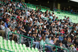 afición en el Estadio Corona @tar.mx