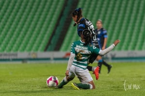 Yahaira Flores
#8
Medio Ofensivo | Santos vs Querétaro jornada 14 apertura 2018 femenil