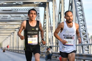 Daniel Ortíz, bengalas | Fotos del Maratón Lala 2019