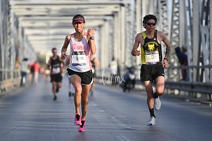 Berenice, puntera en el puente | Fotos del Maratón Lala 2019