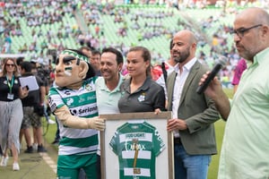 homenaje Isela Ojeda campeona de goleo | Santos vs Chivas jornada 1 apertura 2019 Liga MX