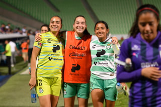 Luisa De Alba, Delantera SAN #19, Karol Contreras, Portera SAN #12, Santos vs Monterrey