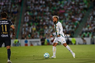 Duván Vergara, Medio SAN #11, Carlos Gutiérrez, Medio PUM #11, Santos vs Pumas