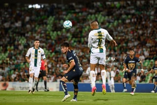 César Huerta, Medio PUM #12, Juan Brunetta, Medio SAN #10, Santos vs Pumas