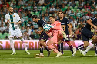Julio González, Portero PUM #1, Santos vs Pumas