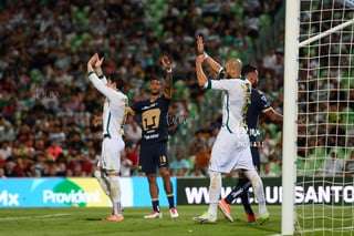 Matheus Doria, Defensa SAN #21, Santos vs Pumas