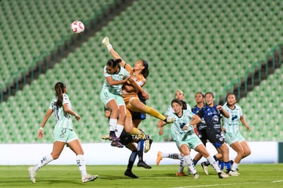 Santos Laguna femenil  cae ante Querétaro en casa