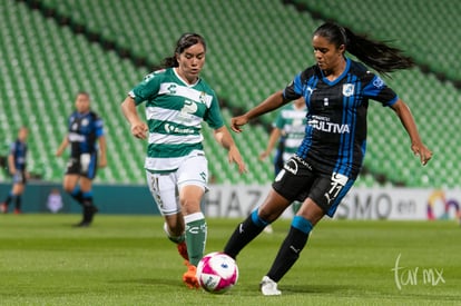 Grecia Ruiz 21
Daniela Vázquez 11

 @greciar15 @danisaucedo_11 | Santos vs Querétaro jornada 14 apertura 2018 femenil