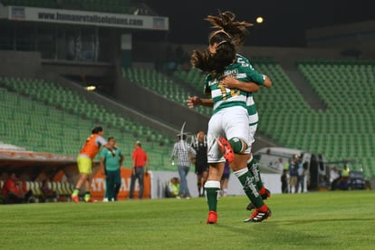 Cinthya Peraza, Alexxandra Rodríguez, celebrando gol | Santos vs Chivas J12 C2019 Liga MX Femenil