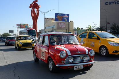 minis | Desfile autos Torreón