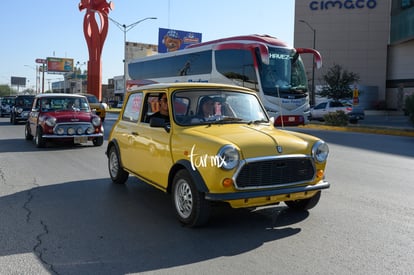 minis | Desfile autos Torreón