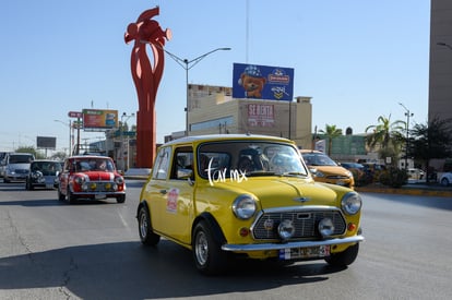 minis | Desfile autos Torreón