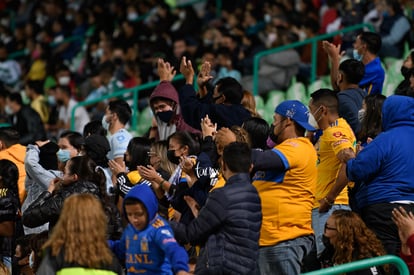 afición tigres | Santos vs Tigres J17 A2021 Liga MX femenil