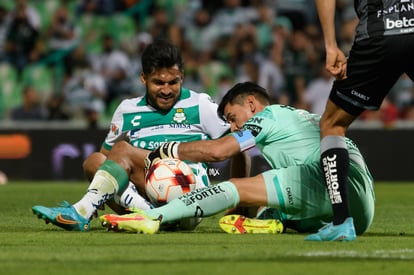 Eduardo Aguirre, Oscar Ustari | Santos vs Pachuca J12 C2022 Liga MX