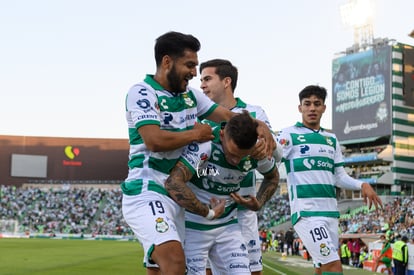 Festejo de gol Brian Lozano, Brian Lozano, Eduardo Aguirre | Santos vs Pachuca J12 C2022 Liga MX