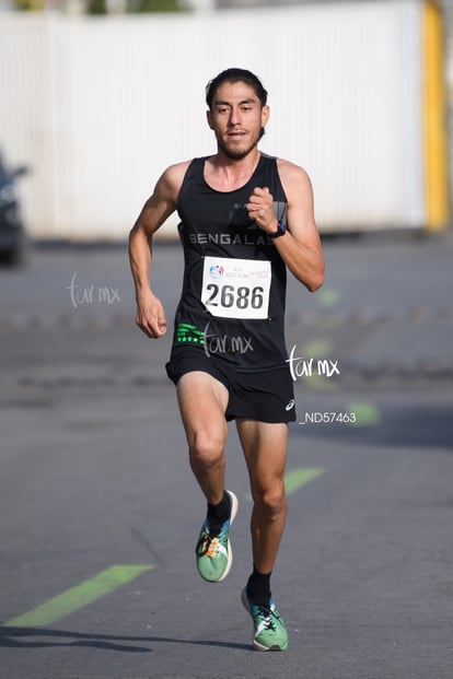 Roberto Zamora, bengalas | Carrera 10K Peñoles 2023