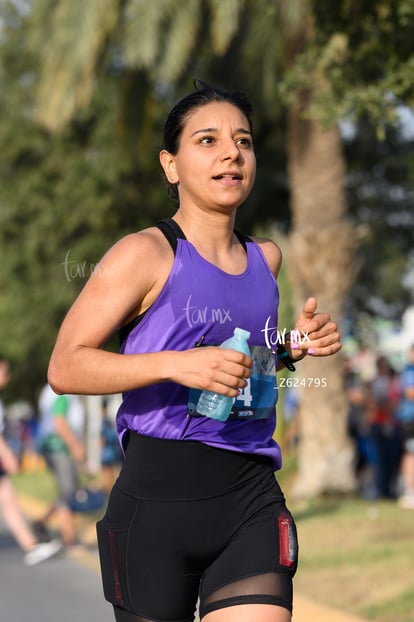 Pamela Salgado, bengalas | Carrera 5K y 10 millas Día del Padre