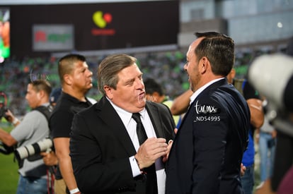 Miguel Herrera, Eduardo Fentanes | Santos Laguna vs Xolos de Tijuana J11