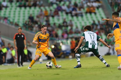 Marcelo Flores, Emmanuel Echeverría | Santos Laguna vs Tigres UANL J4