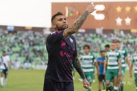 Orozco, regala sus guantes a la afición