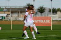 festejo de gol de Cinthya Peraza, Cinthya Peraza, Alexia Vil