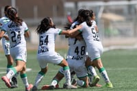 Celebran gol de Paulina Peña