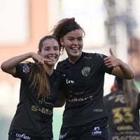 Celebra gol Curiel, Emili Bautista, Alejandra Curiel