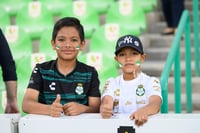 Afición en el Estadio Corona