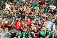 Afición en el Estadio Corona