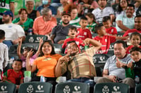 Afición en el Estadio Corona