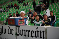 Afición en el Estadio Corona