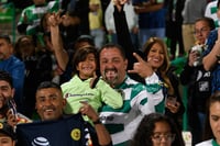 Afición en el Estadio Corona