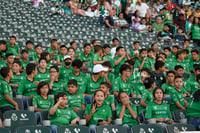 Afición en el Estadio Corona