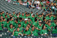 Afición en el Estadio Corona