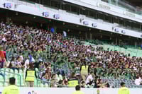 afición en el Estadio Corona