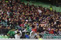 afición en el Estadio Corona