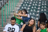 Afición en el Estadio Corona