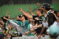 Afición en el Estadio Corona