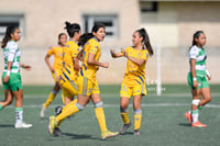 Celebran gol