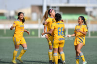 Celebran gol