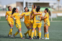 Celebran gol