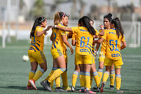 Celebran gol