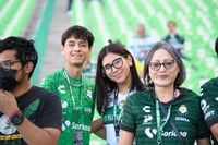 Afición en el Estadio Corona