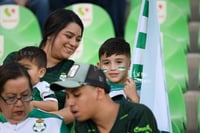 afición en el Estadio Corona